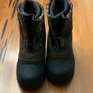 Itasca boys camo winter boots